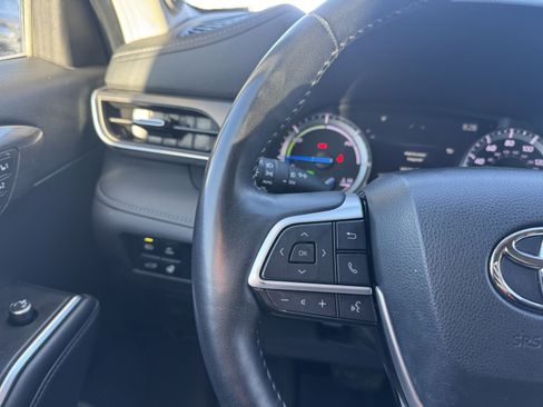 Used 2022 Toyota Highlander Limited image 24