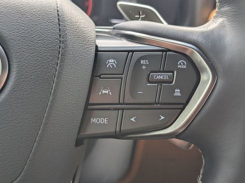 Used 2025 Lexus LX 600 4WD w/ Accessory Package (2T) image 18