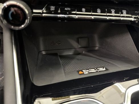 Certified 2026 Chevrolet Traverse LT image 25