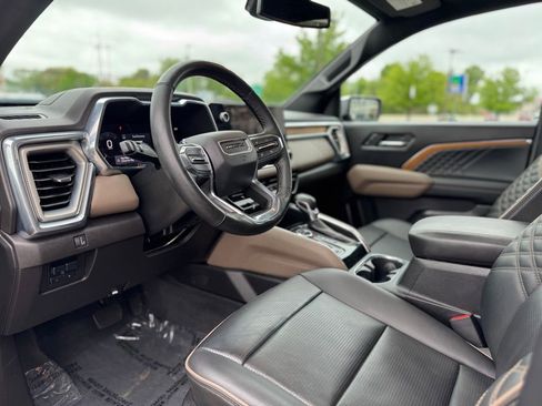 Certified 2023 GMC Canyon Denali w/ Denali Black Edition AWD/4WD image 13