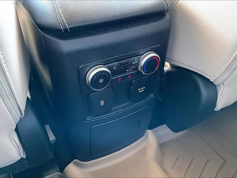 Used 2022 Ford Explorer Limited w/ Equipment Group 301A AWD/4WD image 10