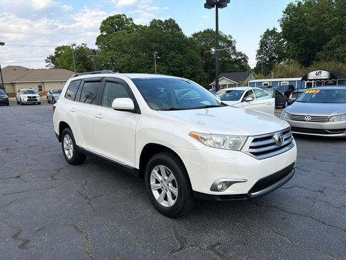 Used 2013 Toyota Highlander Plus AWD/4WD image 7