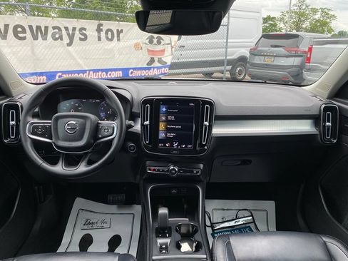 Used 2022 Volvo XC40 T5 Momentum AWD/4WD image 19