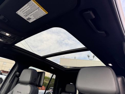 Used 2021 GMC Yukon Denali w/ Denali Premium Package image 35