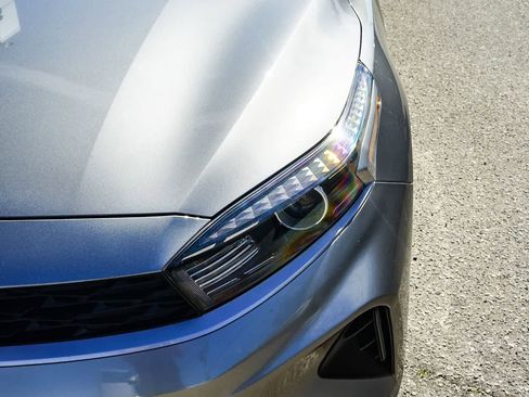 Used 2022 Kia Forte LXS image 4