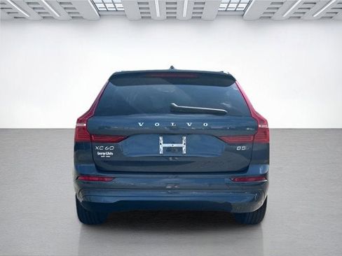Used 2022 Volvo XC60 B5 Momentum image 5