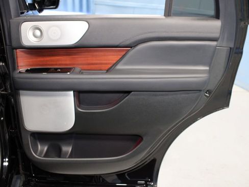 Used 2024 Lincoln Navigator Reserve image 27