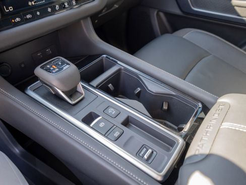 Used 2025 Nissan Pathfinder SL w/ SL Premium Package image 18