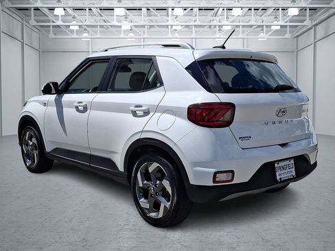 Certified 2025 Hyundai Venue SEL FWD image 6