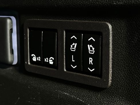 Used 2024 Chevrolet Tahoe Z71 w/ Luxury Package image 31