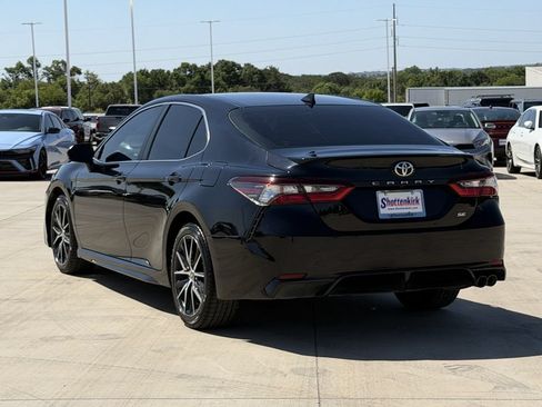 Used 2021 Toyota Camry SE FWD image 4