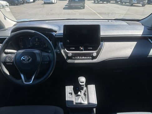 Used 2026 Toyota Corolla Cross LE w/ Moonroof Package FWD image 4