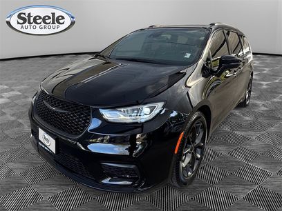 Used 2024 Chrysler Pacifica Limited w/ S Appearance Package