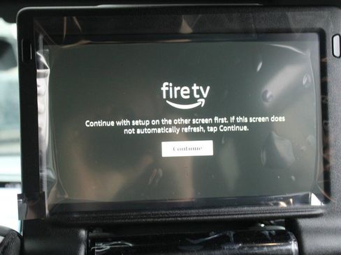 New 2026 Chrysler Pacifica Limited w/ Uconnect Theater Family Group FWD image 5