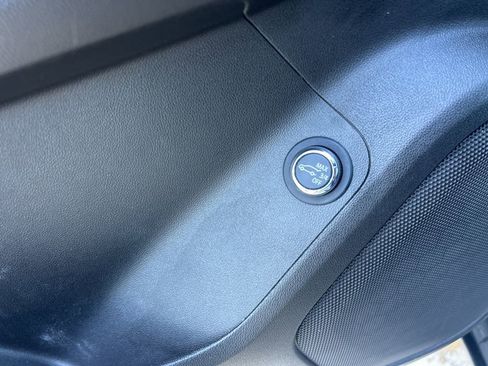 Used 2023 GMC Acadia SLE w/ Driver Convenience Package image 23