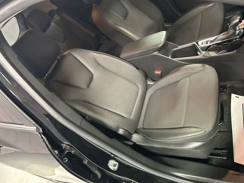 Used 2023 Buick Encore GX Select w/ Sport Touring Package FWD image 25