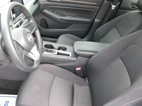 Used 2025 Nissan Altima 2.5 SV FWD image 13