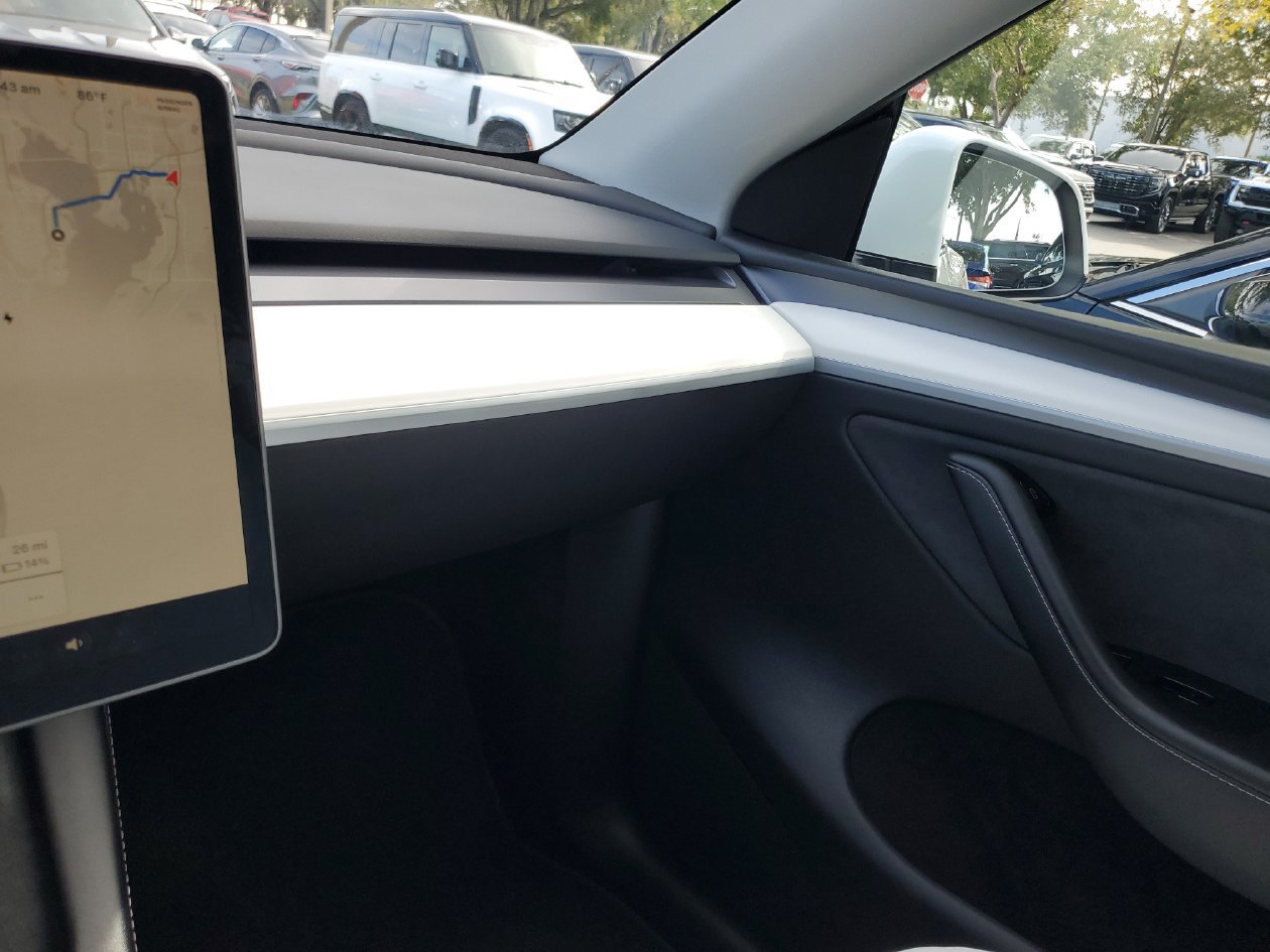 Used 2025 Tesla Model Y Long Range RWD image 24