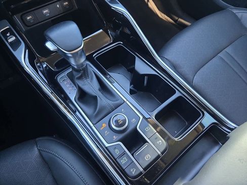 Certified 2022 Kia Sorento SX image 32