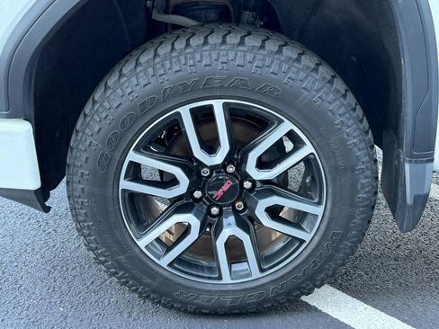 Used 2021 GMC Sierra 1500 AT4 w/ AT4 Premium Package AWD/4WD image 10