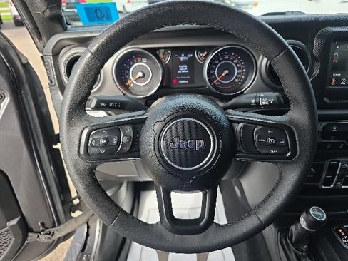 Used 2023 Jeep Gladiator Sport AWD/4WD image 23