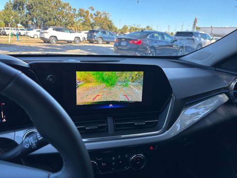 Used 2025 Chevrolet Trax LT w/ LT Convenience Package image 20