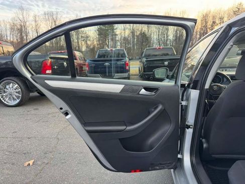 Used 2015 Volkswagen Jetta SE image 11