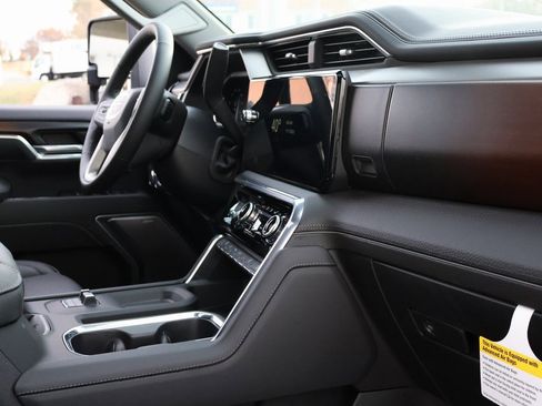 New 2026 GMC Sierra 3500 Denali w/ Denali Reserve Package image 10