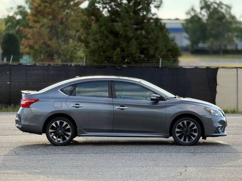 Used 2019 Nissan Sentra SR FWD image 7