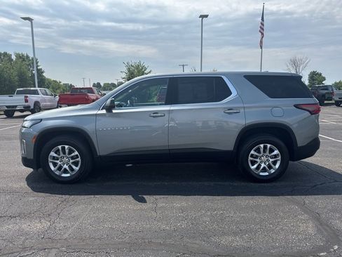 Used 2023 Chevrolet Traverse LS image 6