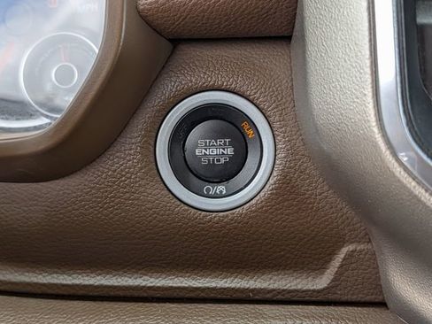 Used 2019 RAM 1500 Laramie AWD/4WD image 18