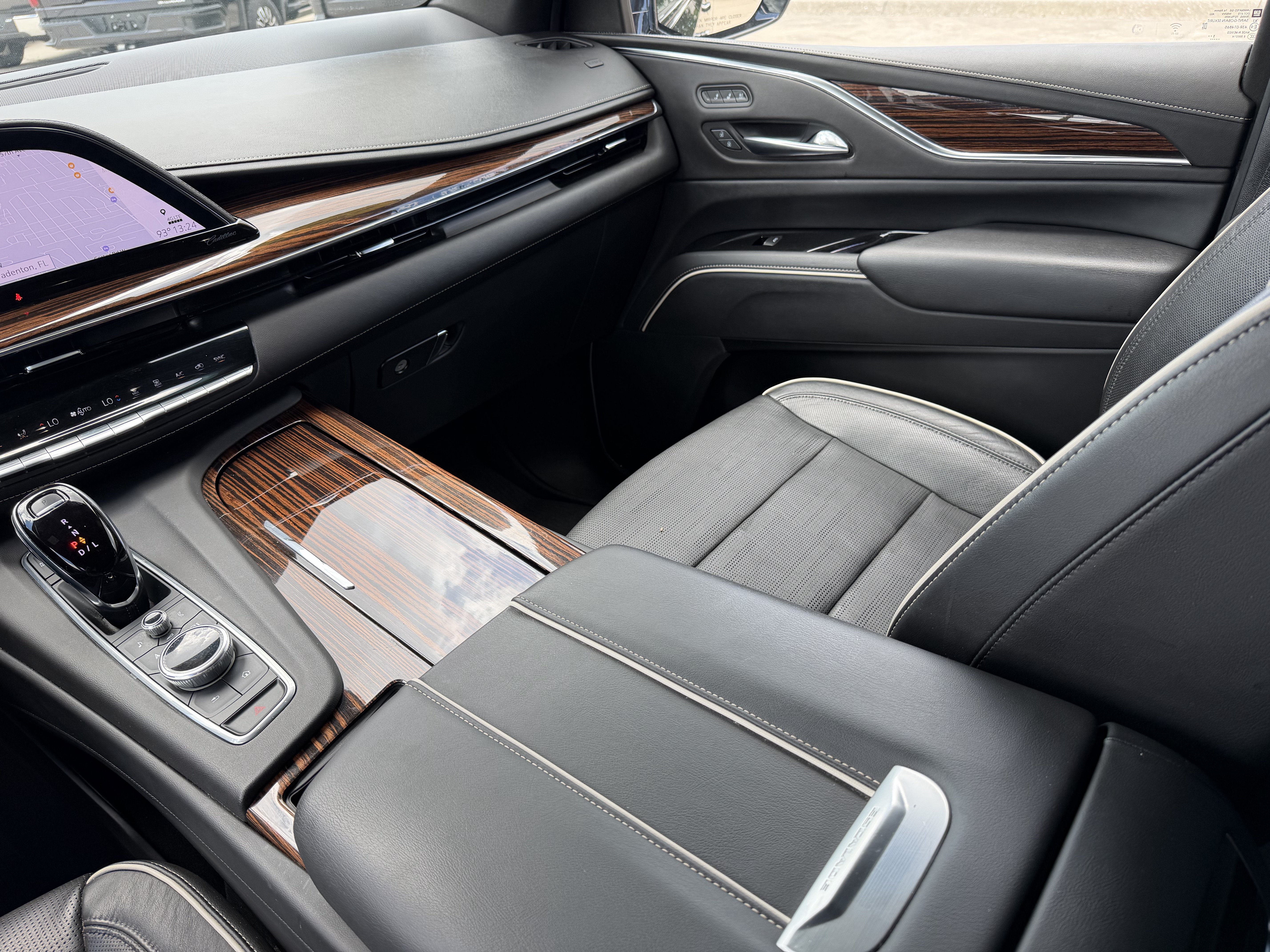 Used 2022 Cadillac Escalade Premium Luxury w/ LPO, Floor Liner Package AWD/4WD image 17