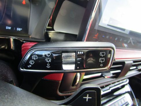 Used 2025 Lincoln Corsair Grand Touring w/ Equipment Group 301A AWD/4WD image 34