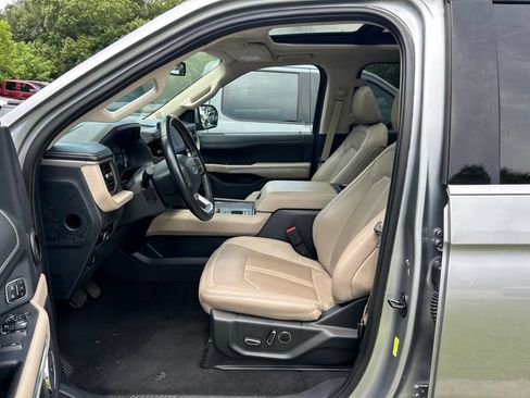 Used 2024 Ford Expedition Limited RWD image 15