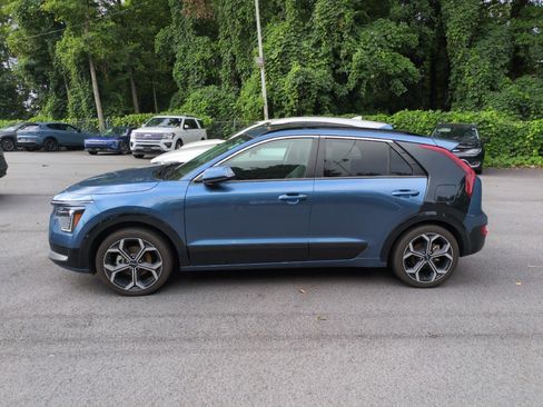 Used 2023 Kia Niro EX Touring FWD image 3