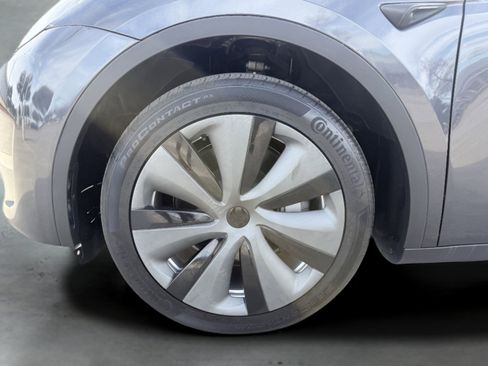 Used 2024 Tesla Model Y Long Range image 18