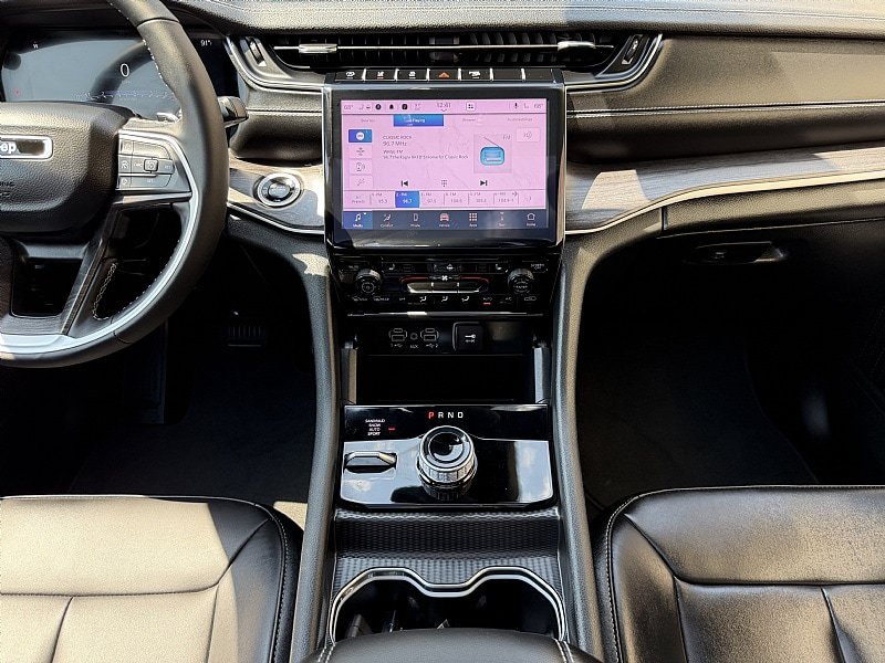 Used 2024 Jeep Grand Cherokee Limited AWD/4WD image 19