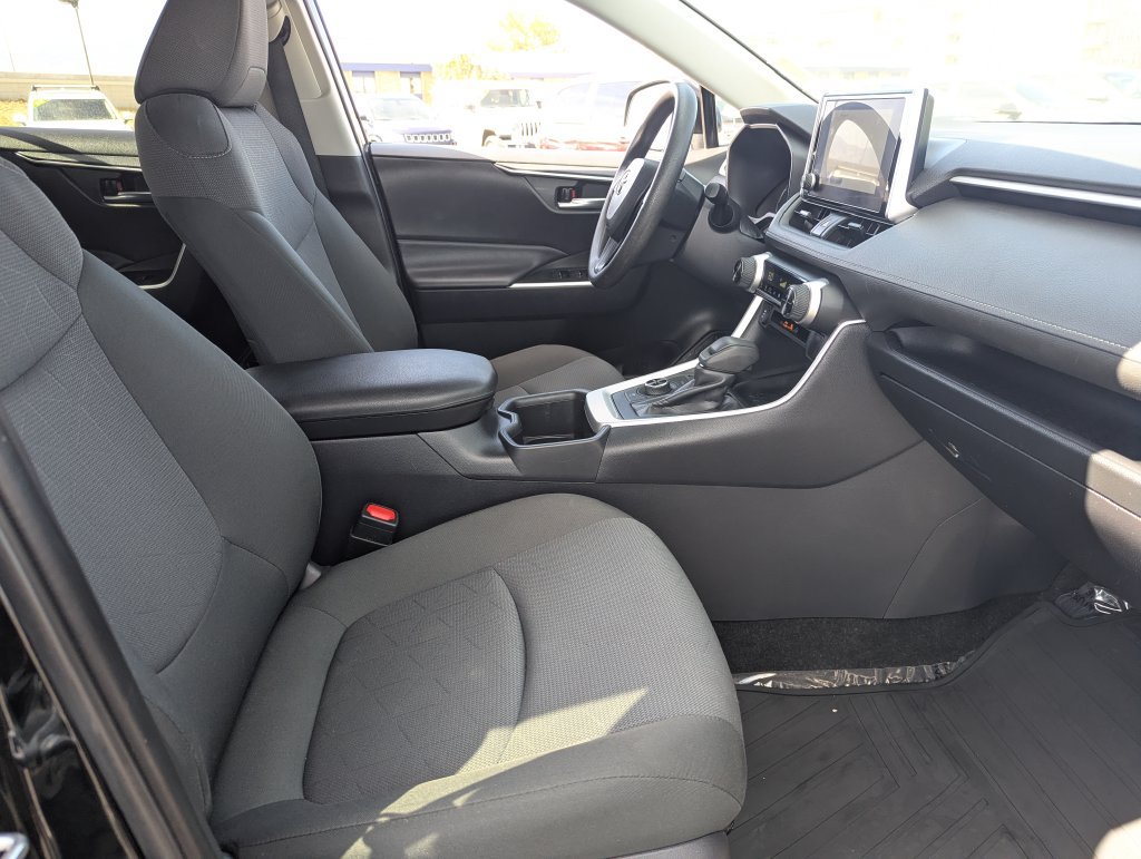 Used 2025 Toyota RAV4 XLE AWD/4WD image 32