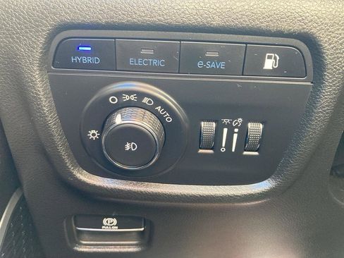 Used 2023 Jeep Grand Cherokee 4WD 4xe image 12