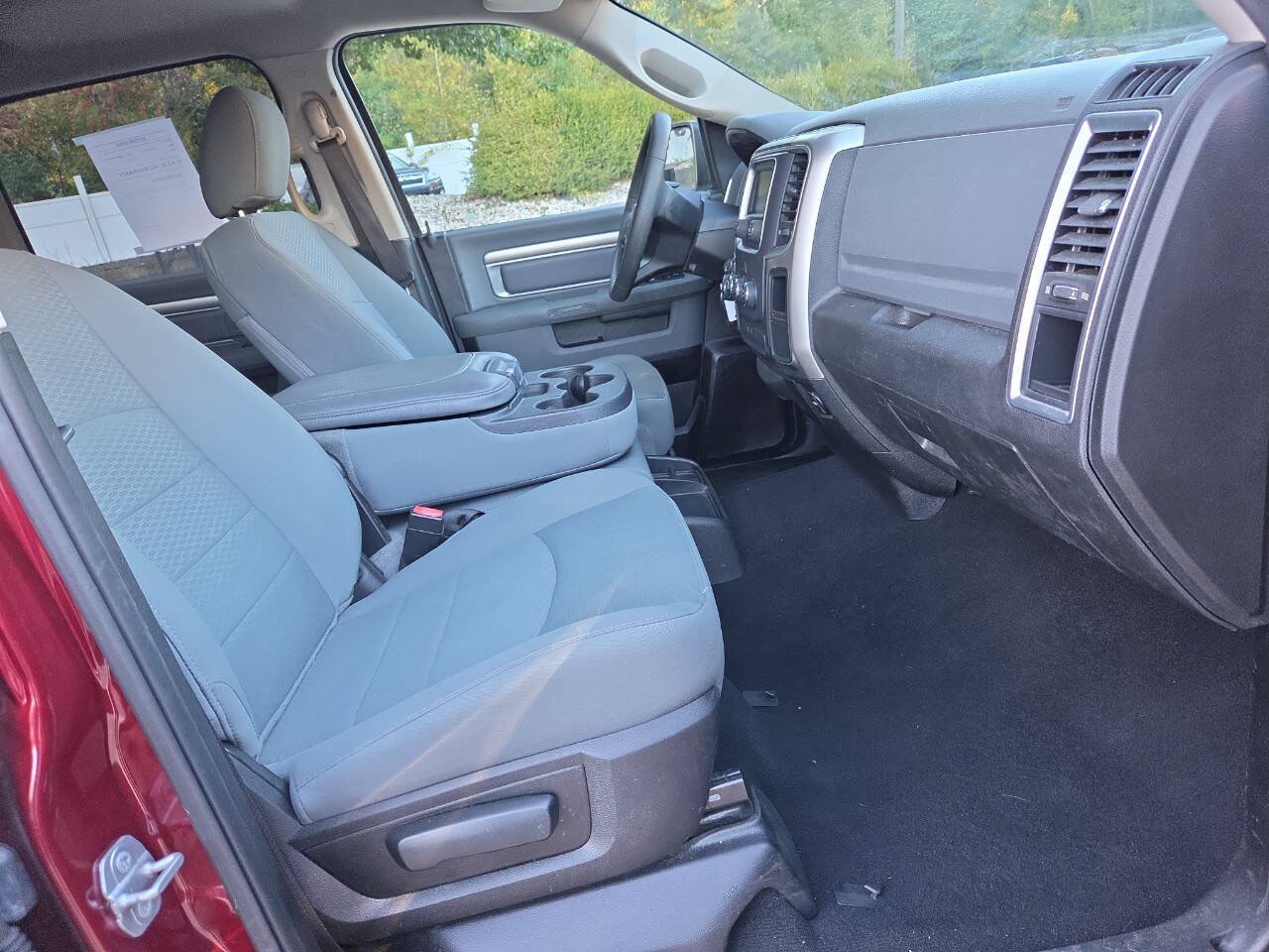 Used 2019 RAM 1500 Classic SLT AWD/4WD image 31