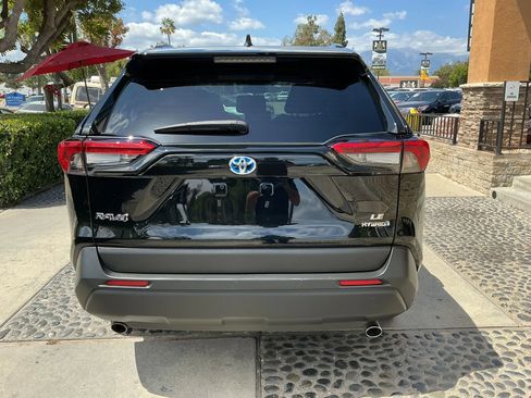 Used 2023 Toyota RAV4 LE AWD/4WD image 6