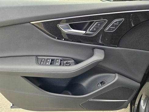 Certified 2024 Audi Q8 Prestige image 17