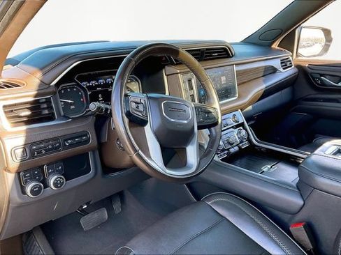 Used 2021 GMC Yukon Denali w/ Denali Premium Package image 12