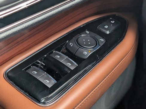 Used 2018 Lincoln Navigator L Reserve w/ Technology Package image 19