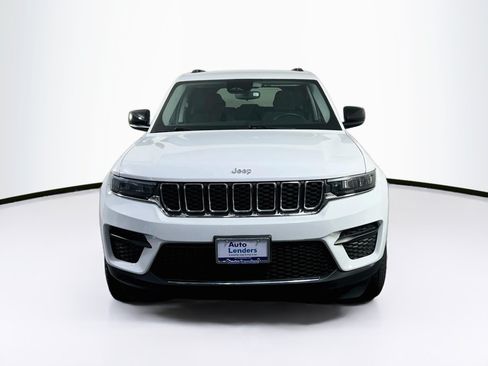 Used 2023 Jeep Grand Cherokee Laredo AWD/4WD image 2