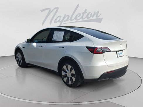 Used 2023 Tesla Model Y Long Range AWD/4WD image 3
