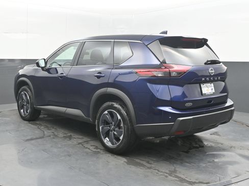 Used 2025 Nissan Rogue SV FWD image 8