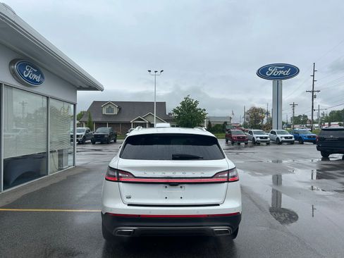 Used 2023 Lincoln Nautilus Reserve AWD/4WD image 6