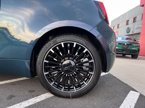 New 2025 FIAT 500 e w/ Quick Order Package 21B Icona image 12