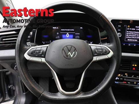 Used 2025 Volkswagen Jetta SE FWD image 10